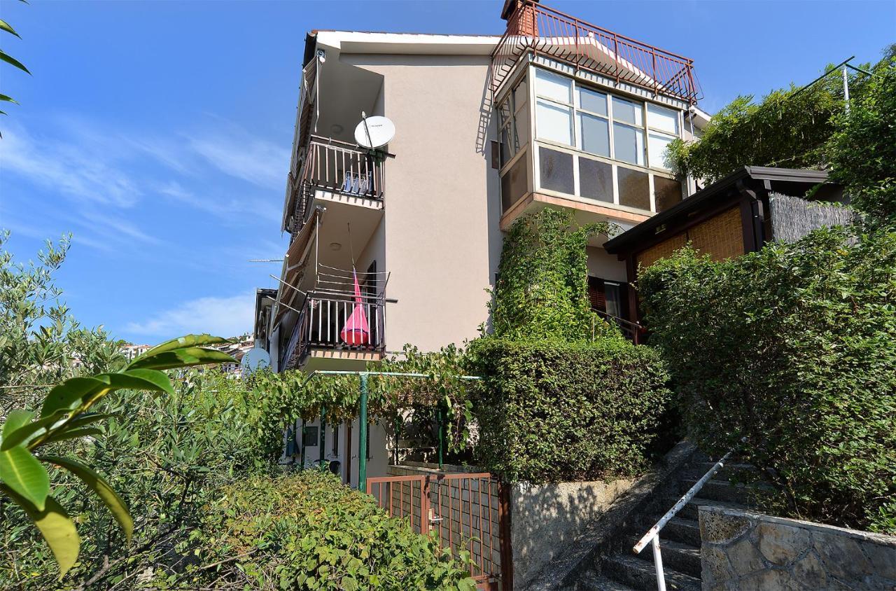 Apartment Near The Sea 650 Rabac Esterno foto
