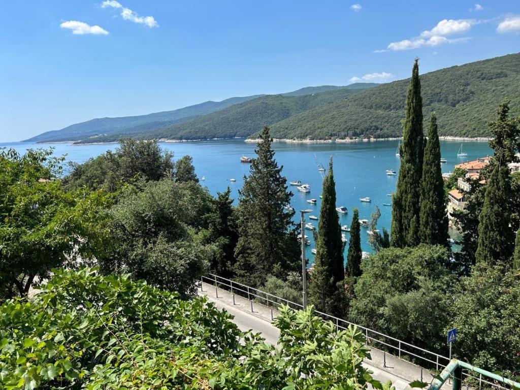 Apartment Near The Sea 650 Rabac Esterno foto